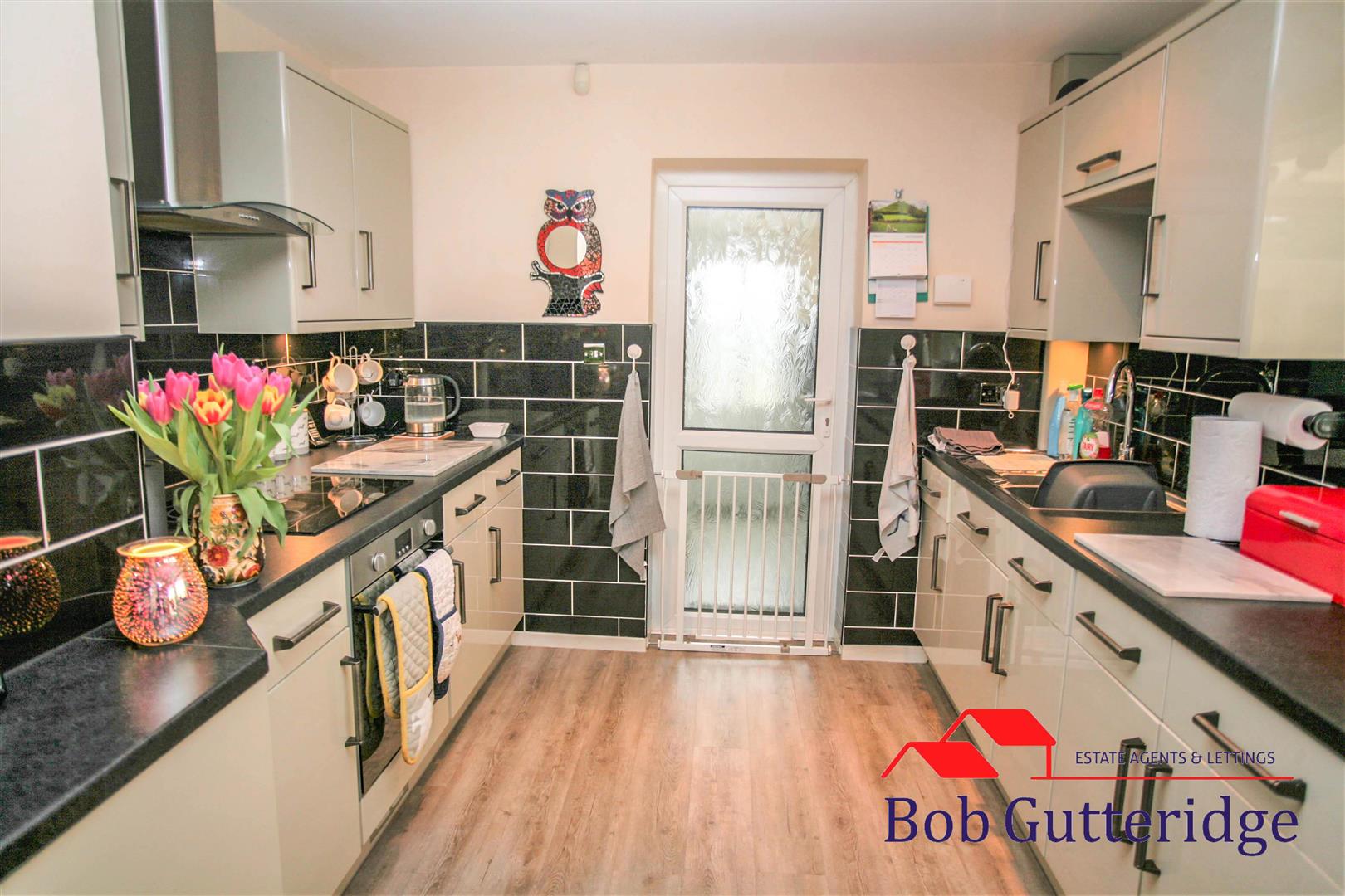 FITTED KITCHEN